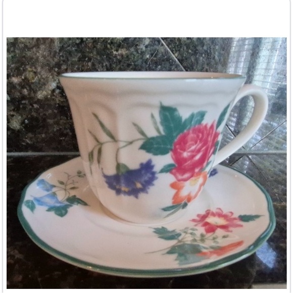Floral Porcelain Teacup and Saucer Set. Set of 4 - Picture 1 of 3